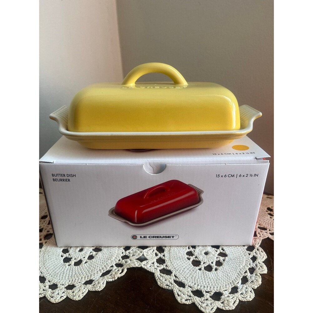 Le Creuset stoneware heritage butter dish 6" (Camomille/Yellow)